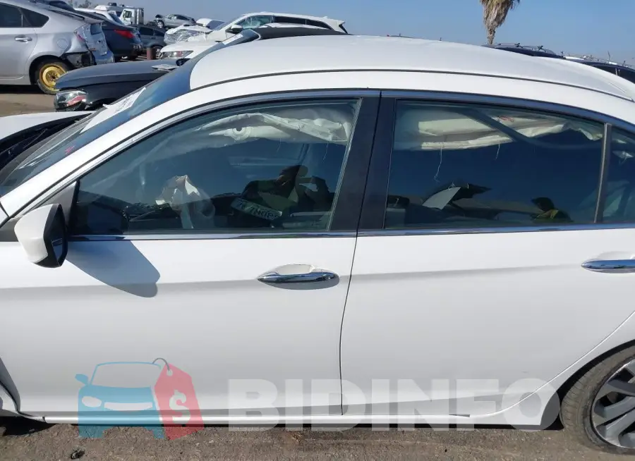 1HGCR2F5XFA255132 Photo# 14