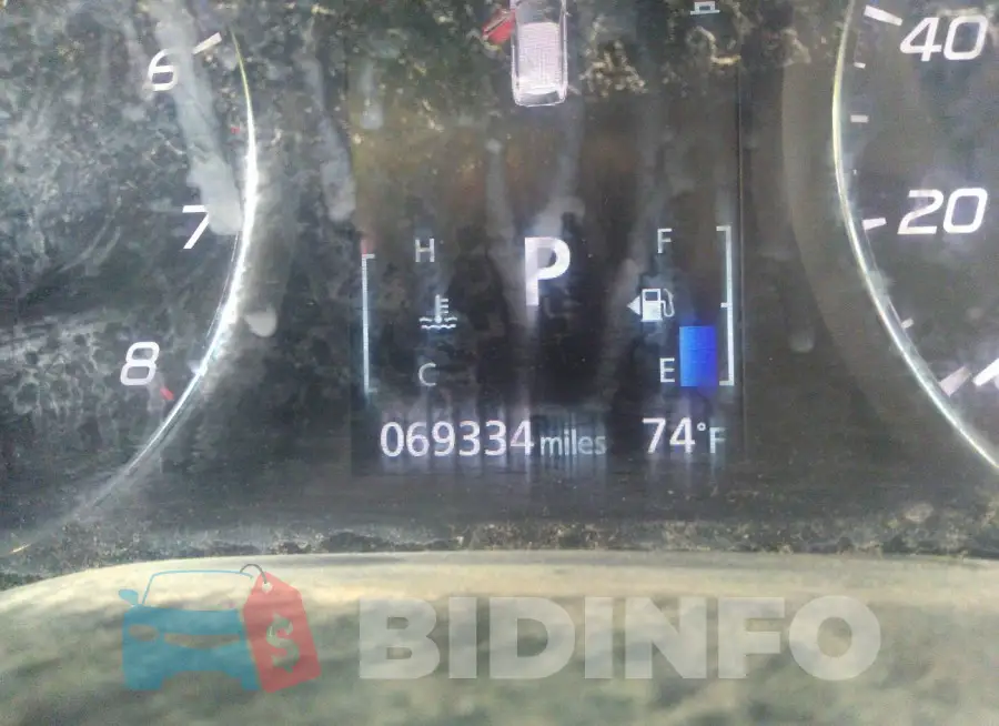 JA4AD3A35JZ010338 Photo# 15