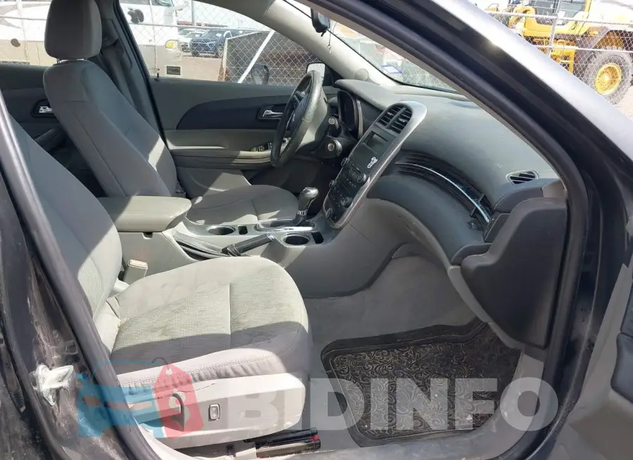 1G11B5SL3FF156826 Photo# 5