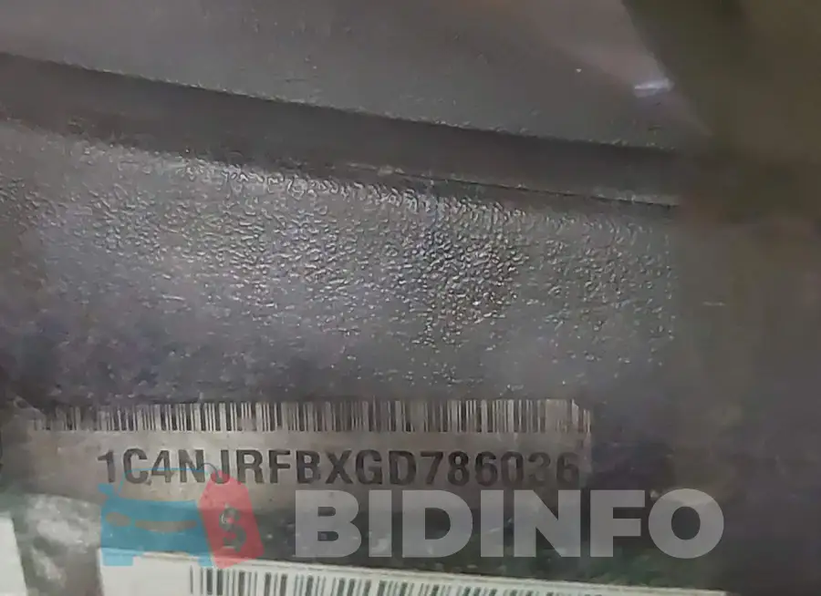 1C4NJRFBXGD786036 Photo# 9