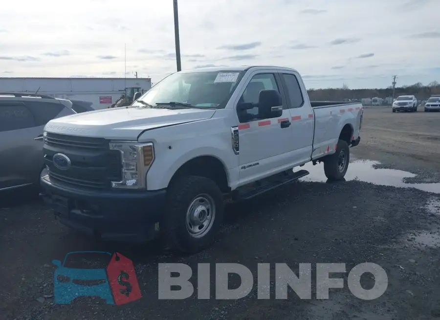 1FT7X2BT3JEC81731 Photo# 2