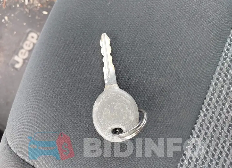 1C4NJCBA2FD397075 Photo# 11
