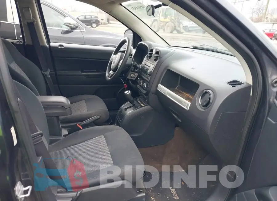 1C4NJCBA2FD397075 Photo# 5