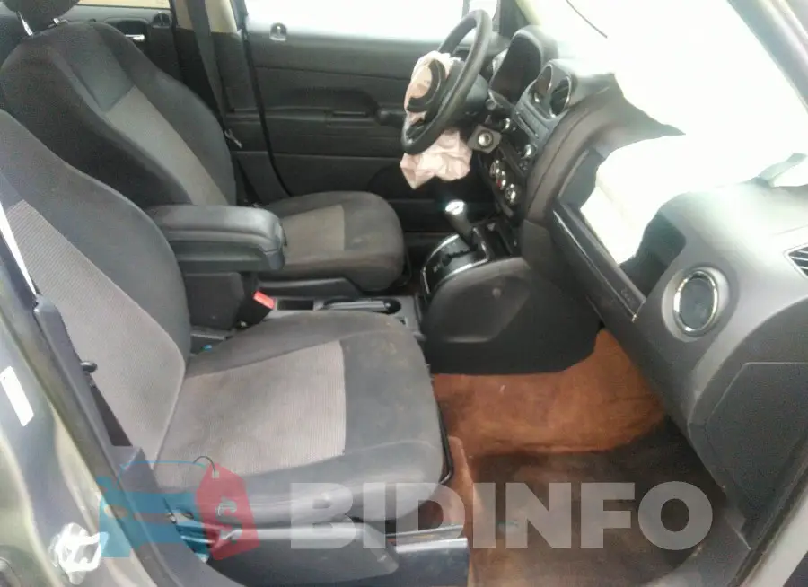 1C4NJPBB8ED853143 Photo# 5