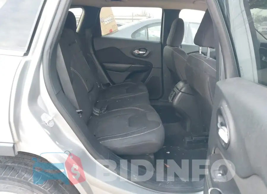 1C4PJLCB2FW539817 Photo# 8