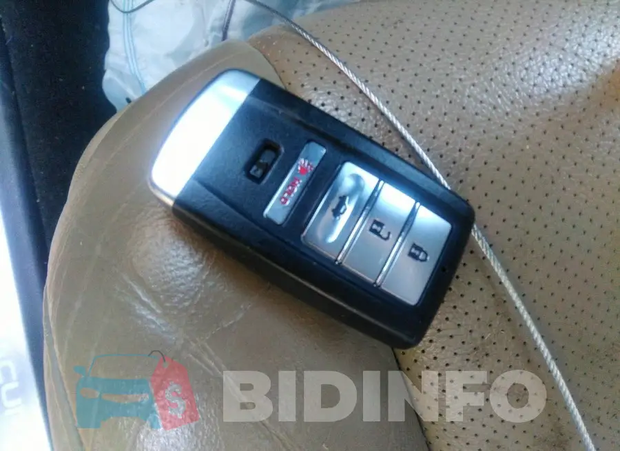 19UUB2F57GA002067 Photo# 11