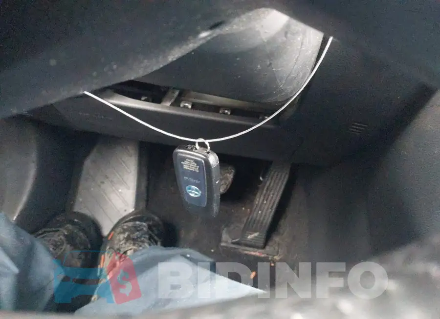 JTMEWRFV8LJ037131 Photo# 11