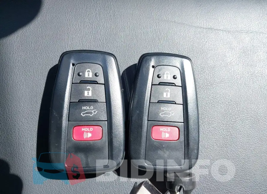 2T3C1RFV3PW281010 Photo# 11