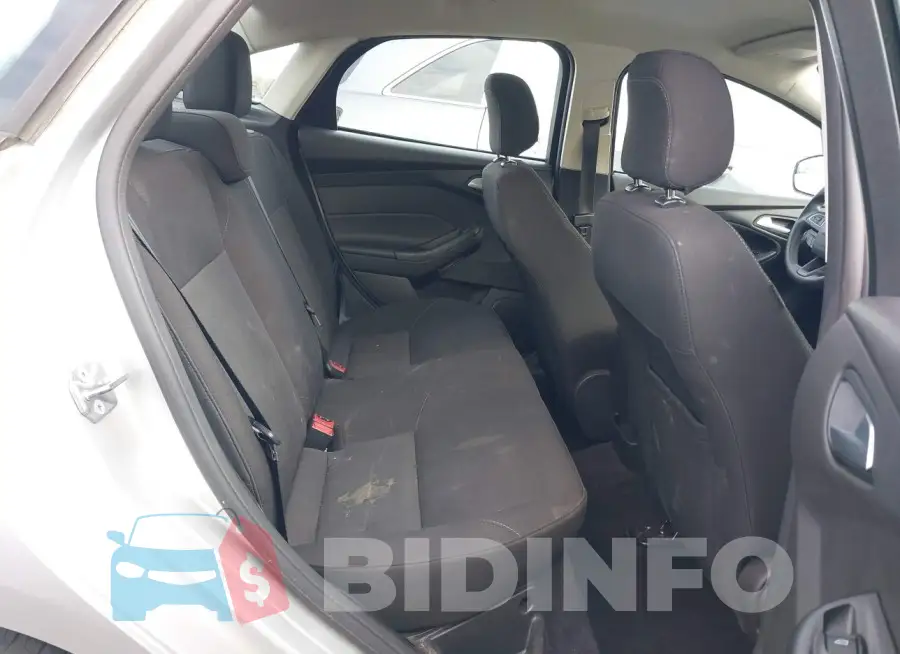 1FADP3F2XJL207489 Photo# 8