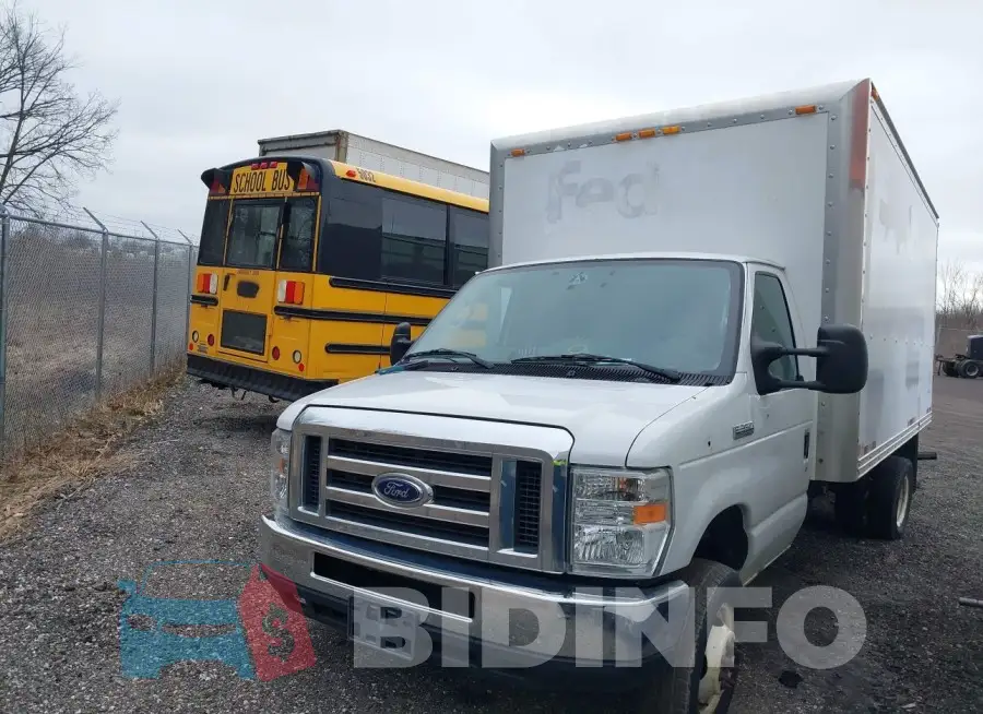 1FDWE3FS2GDC42261 Photo# 2