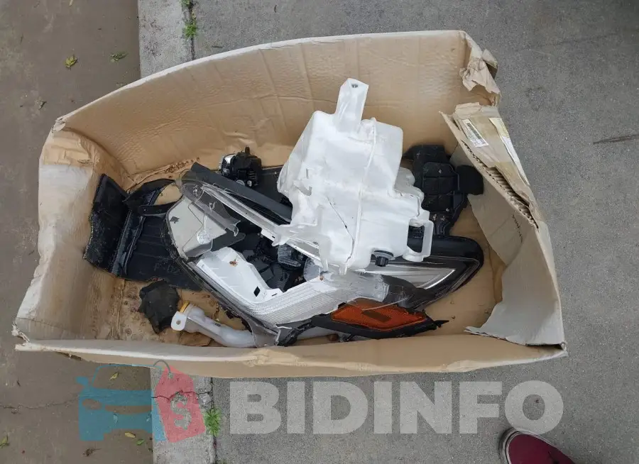 JF2SKARC5NH525393 Photo# 12
