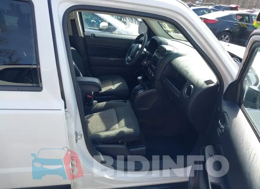 1C4NJPBB0HD131072 Photo# 13