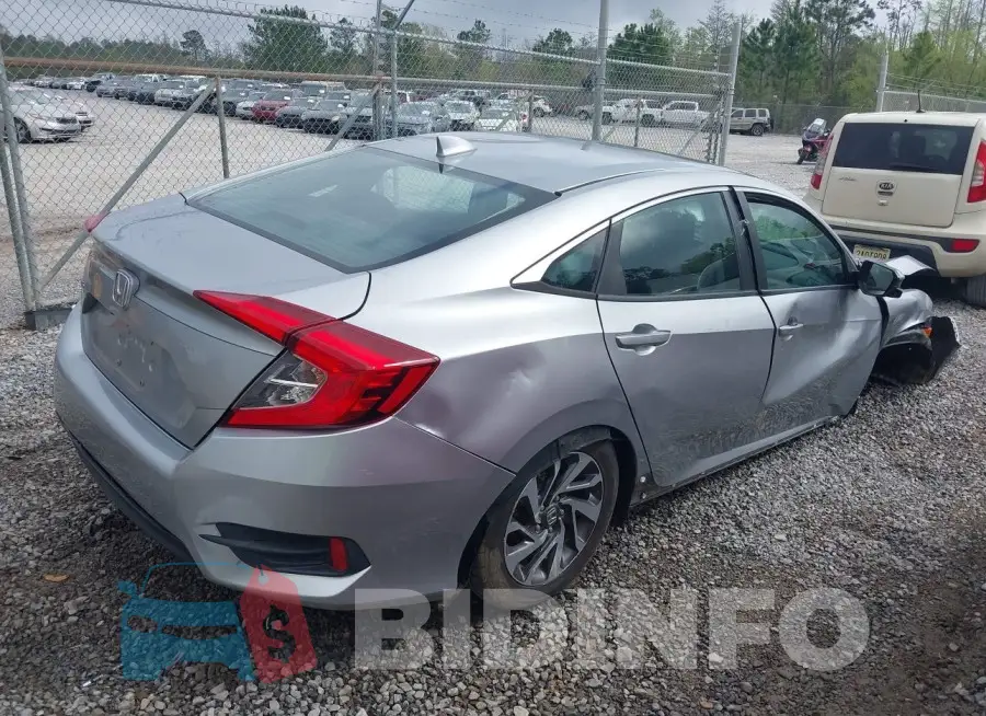 19XFC2F72HE033697 Photo# 4