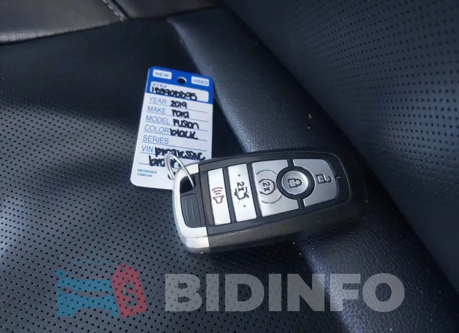 3FA6P0RU1KR180870 Photo# 11