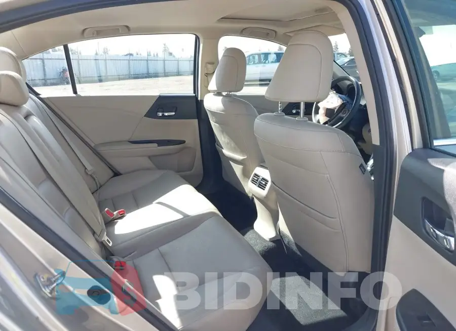 1HGCR2F84FA030537 Photo# 8