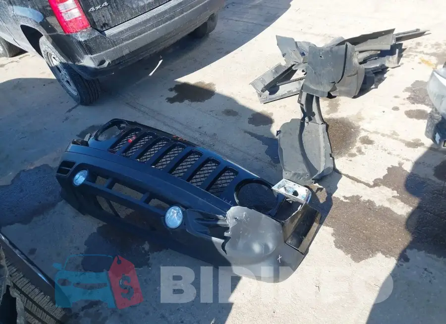1C4NJRBB5ED841141 Photo# 12