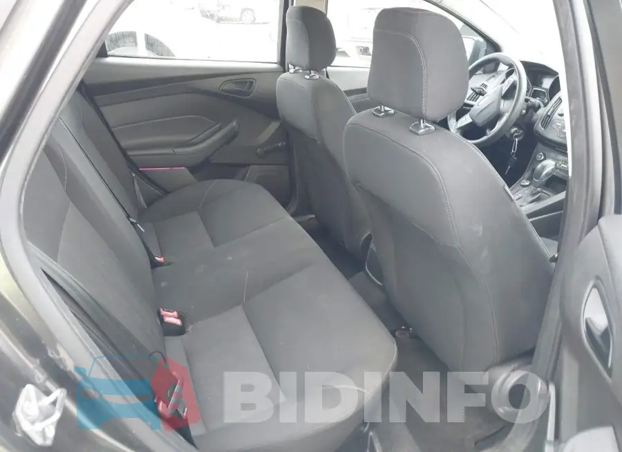1FADP3E24GL249165 Photo# 8