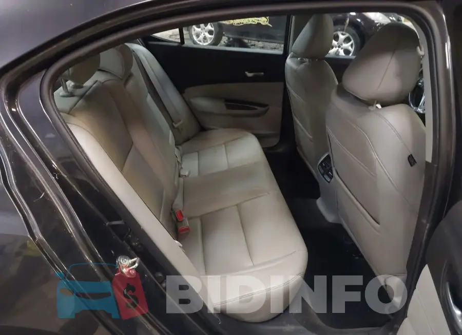 19UUB2F35FA013162 Photo# 8