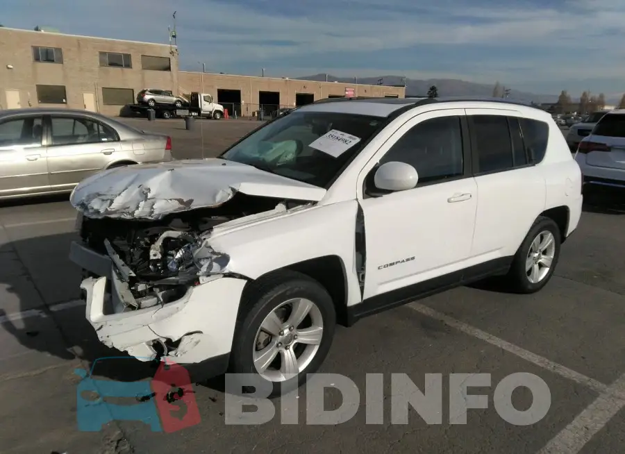 1C4NJDEBXFD370653 Photo# 2