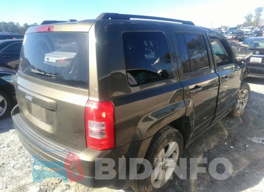 1C4NJPBBXFD358752 Photo# 4