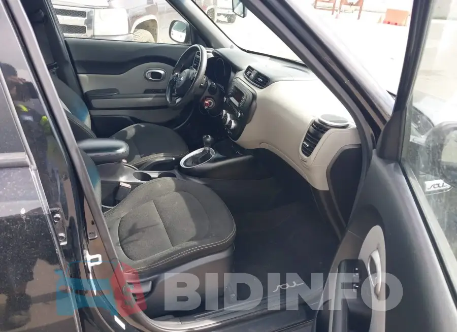 KNDJN2A23F7174422 Photo# 5