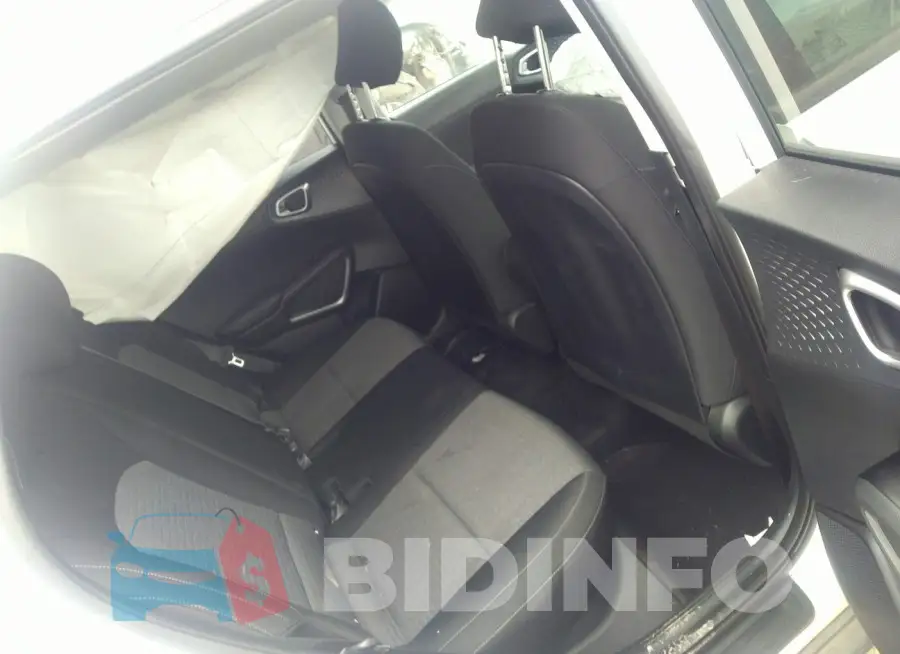 KNDJ23AU6L7020430 Photo# 8