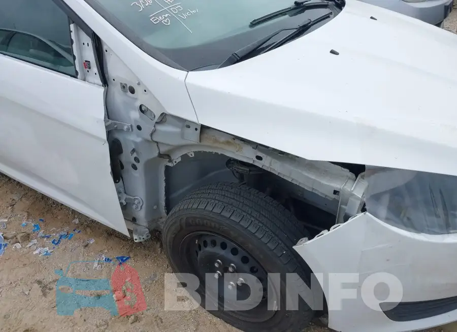 1FADP3E24GL320767 Photo# 6