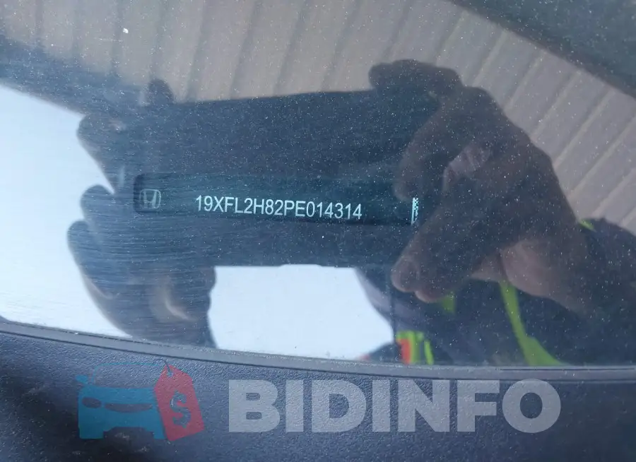 19XFL2H82PE014314 Photo# 9