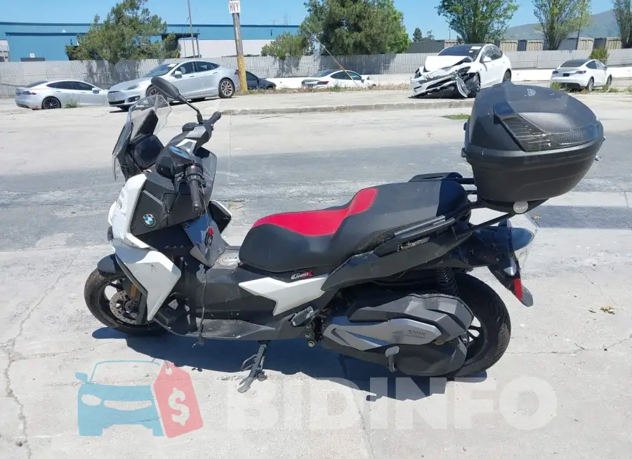 WB40C1902KS876446 Photo# 13