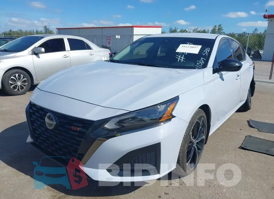 1N4BL4CV1PN352604 Photo# 2