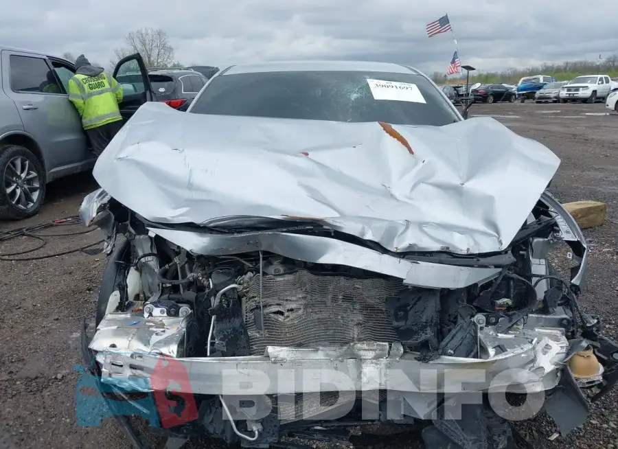 19XFC2F57JE026183 Photo# 6