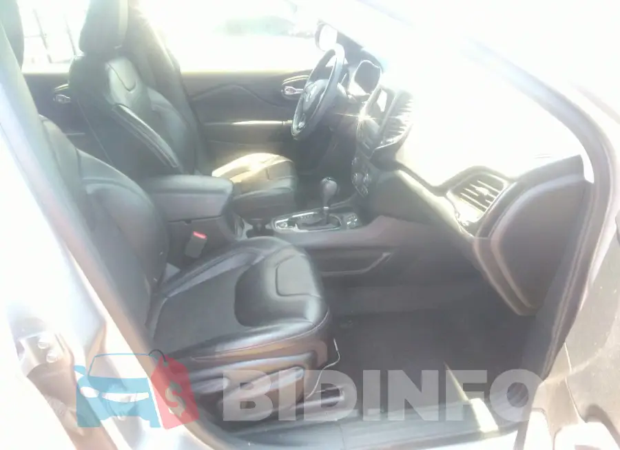 1C4PJLLB4LD528082 Photo# 5