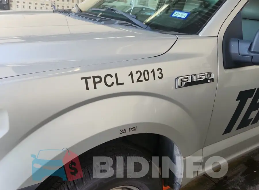 1FTNF1CF5GKE51238 Photo# 10