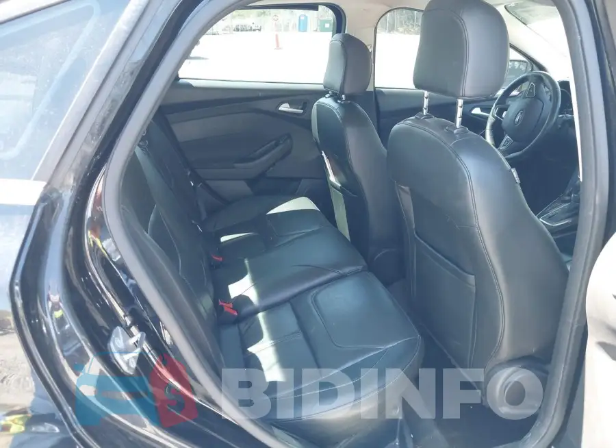 1FADP3J2XJL239723 Photo# 8