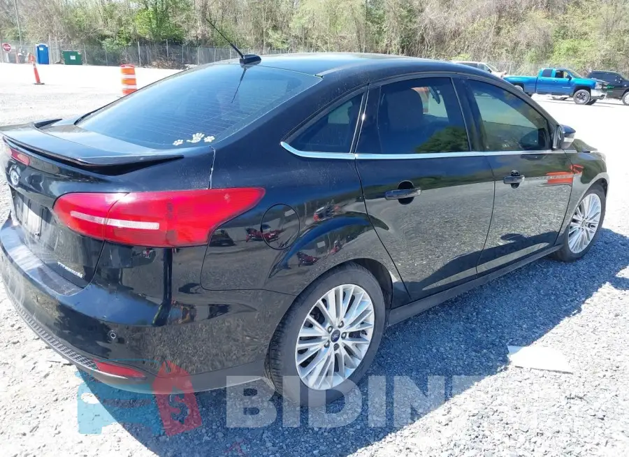 1FADP3J2XJL239723 Photo# 4