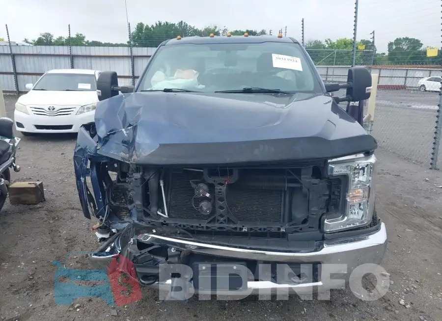 1FT7X2A68JEB33988 Photo# 12