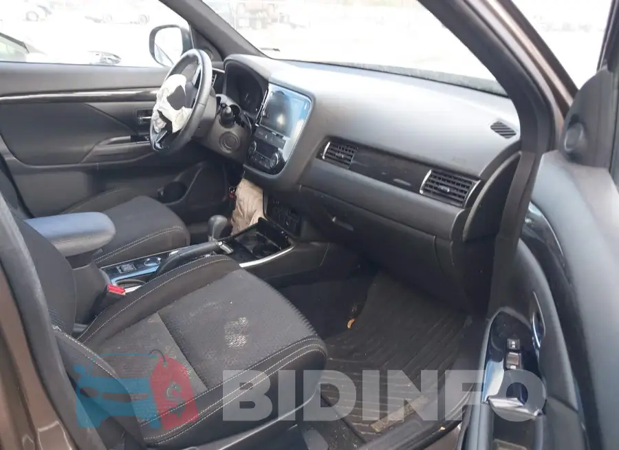 JA4AD3A37JZ048721 Photo# 5