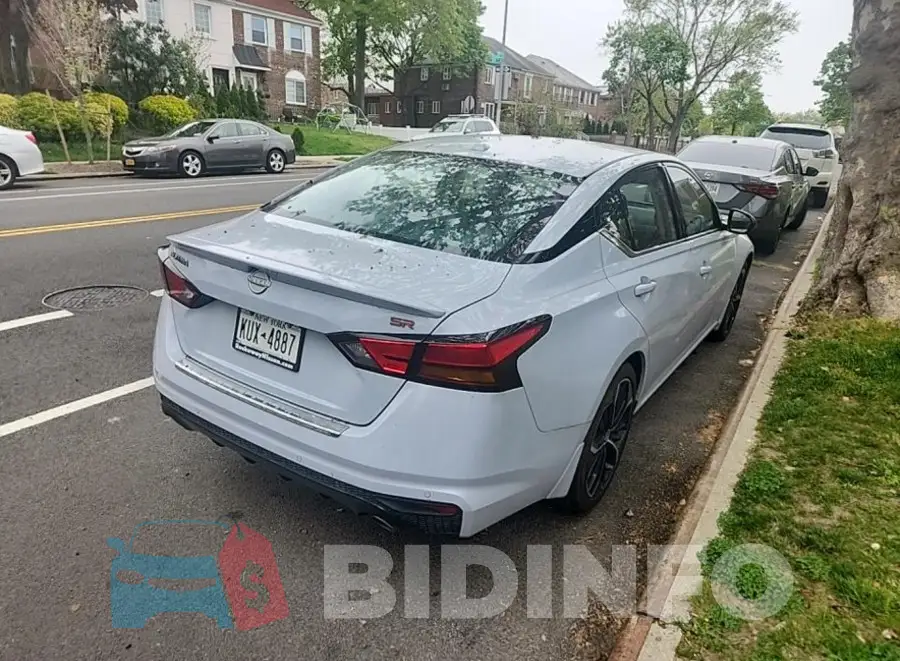 1N4BL4CV4PN312548 Photo# 4