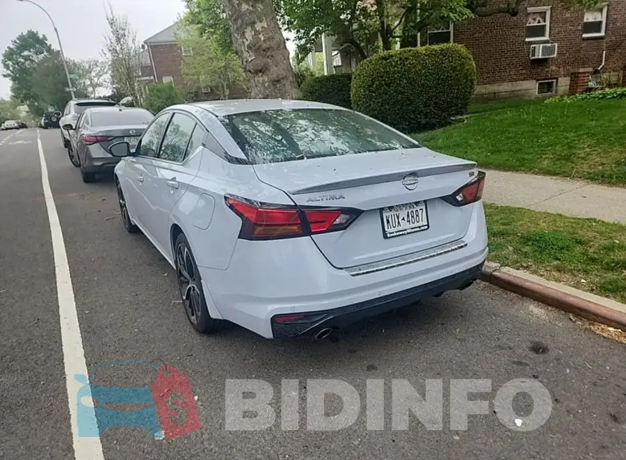 1N4BL4CV4PN312548 Photo# 3