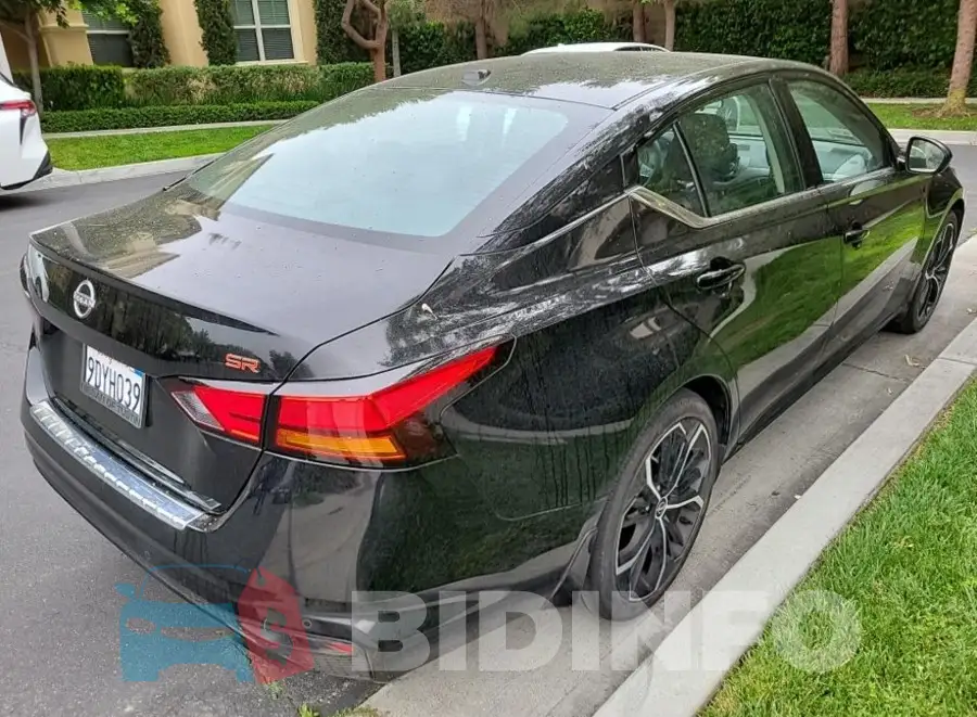 1N4BL4CV5PN329942 Photo# 4