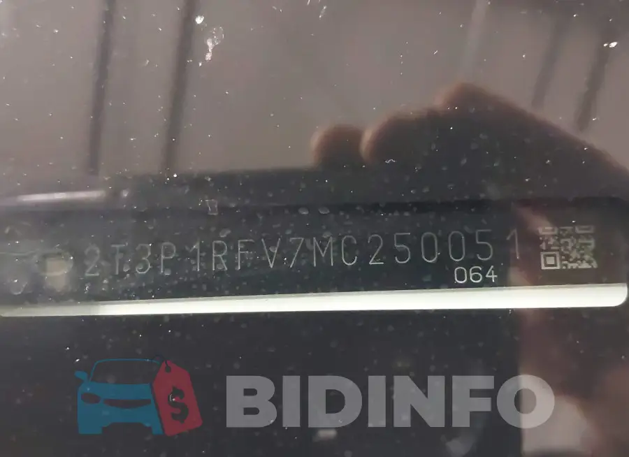 2T3P1RFV7MC250051 Photo# 16