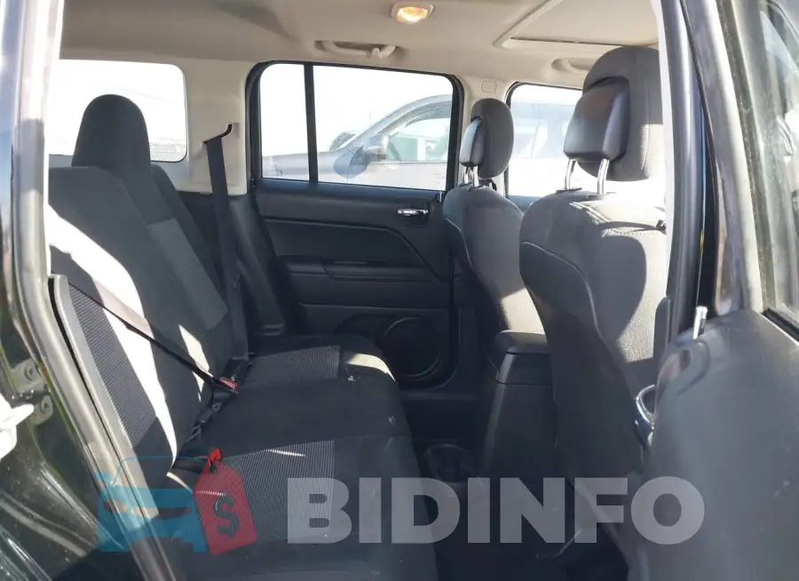 1C4NJPFB6FD199156 Photo# 8