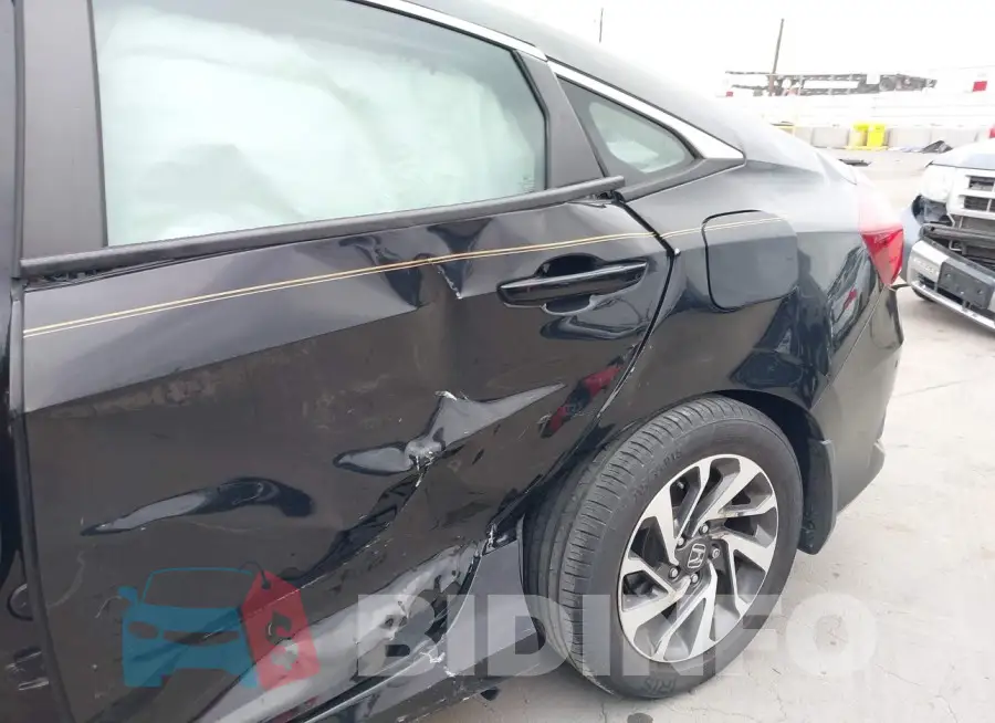 19XFC2F70GE084792 Photo# 6