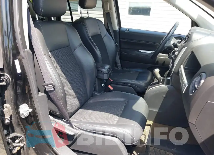 1C4NJDEB5GD714259 Photo# 5