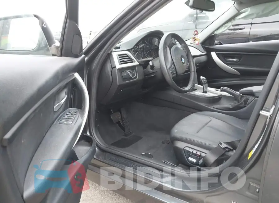 WBA8E1G56JNU91039 Photo# 5