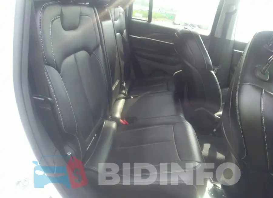 1C4RJGBG7N8596370 Photo# 8