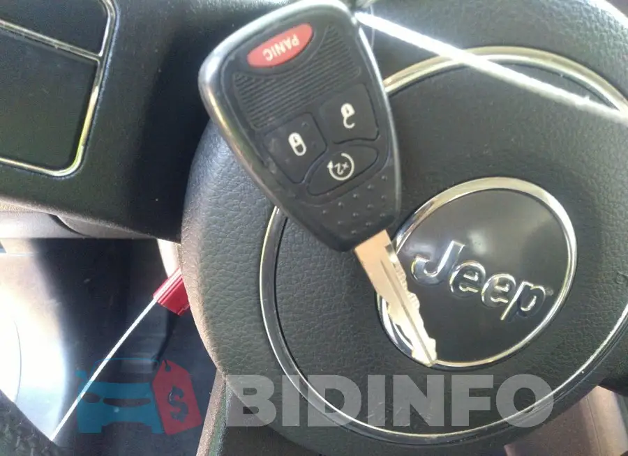 1C4NJPFB4FD296209 Photo# 11