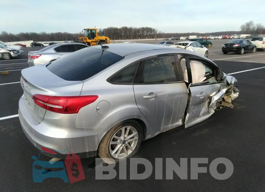 1FADP3F21JL258637 Photo# 4