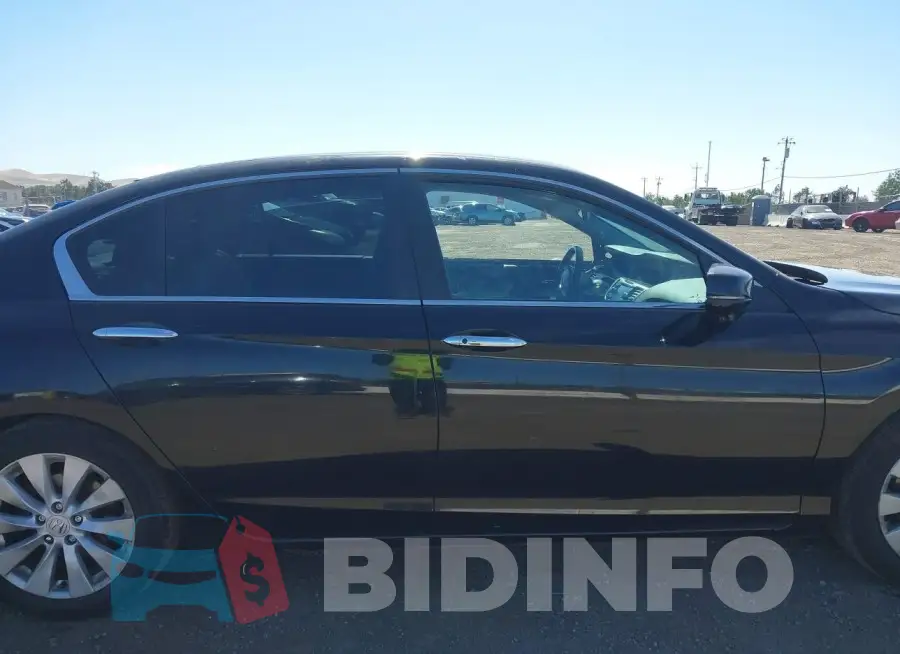 1HGCR2F8XFA031336 Photo# 14