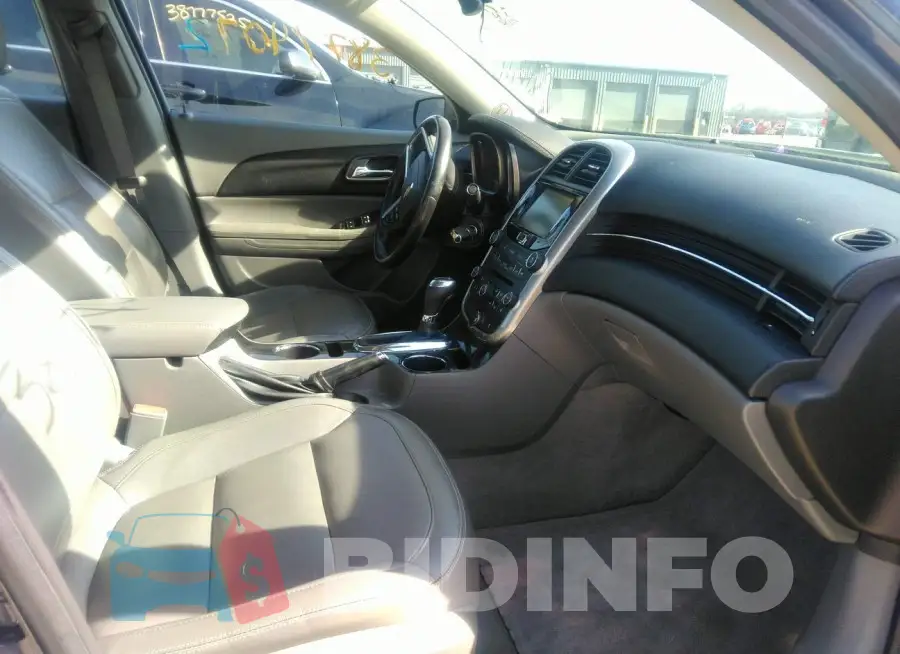 1G11E5SL9EF153175 Photo# 5